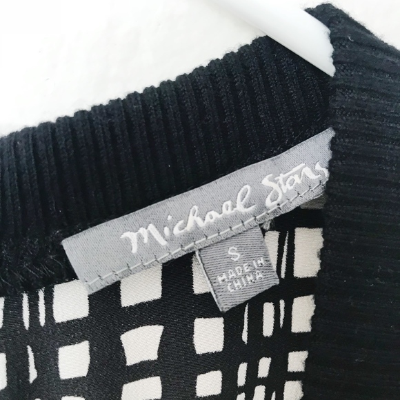 Macy's Patterned Short Sleeve Blouse - Picture 4 of 4